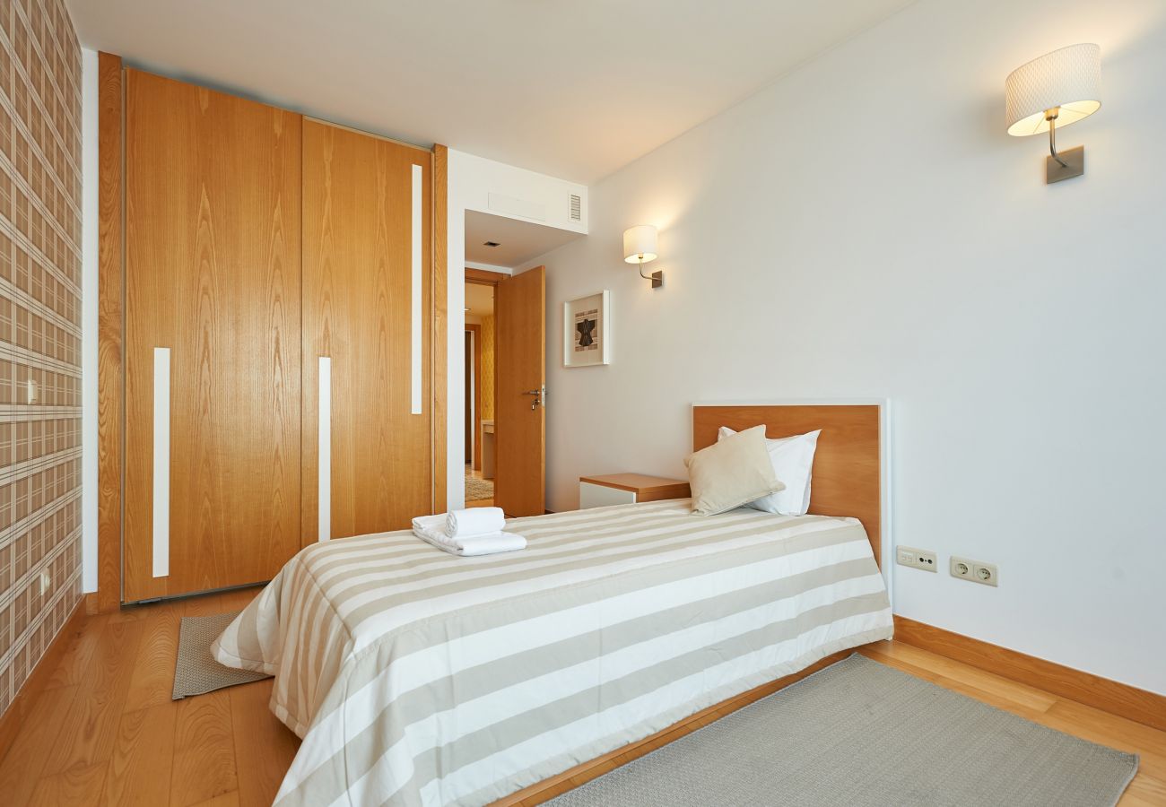 Apartment in Lisbon - BeGuest T4 Lisbon Premium Suites 8pax