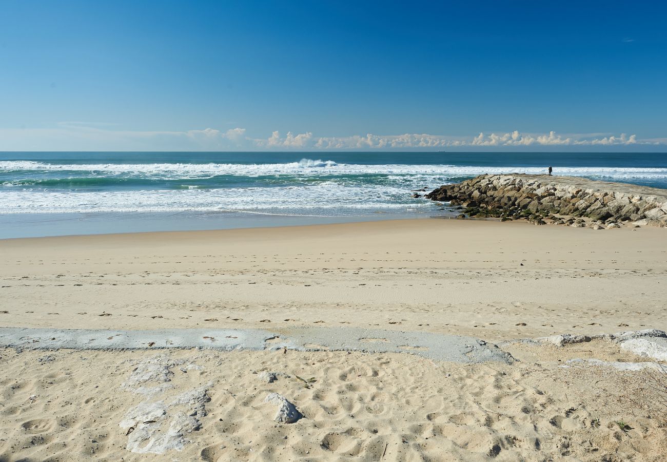 Apartment in Costa de Caparica - BeGuest Beachfront Apartment Caparica Lisbon